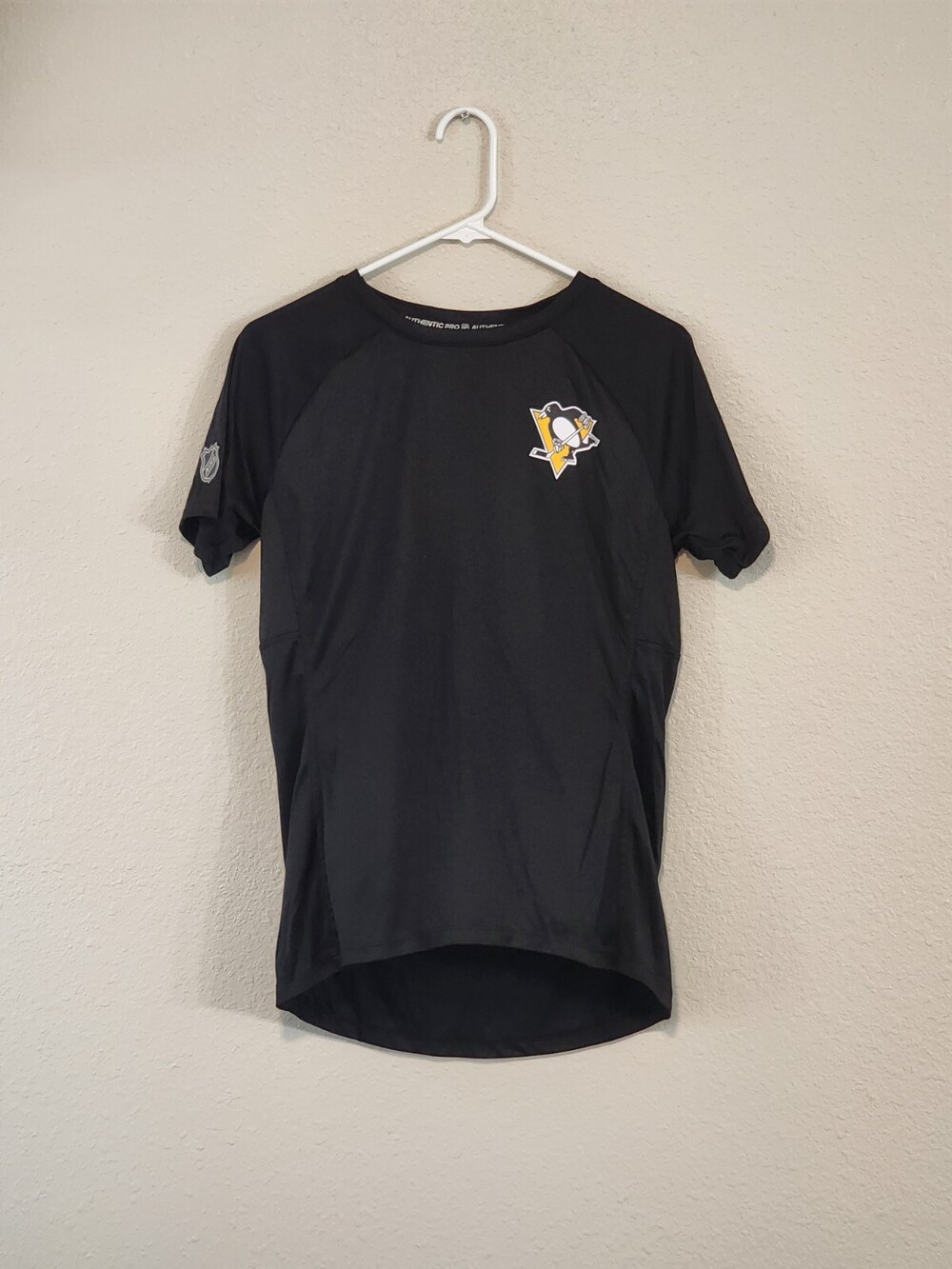 Pittsburgh Penguin T-Shirt, NHL, Size - M